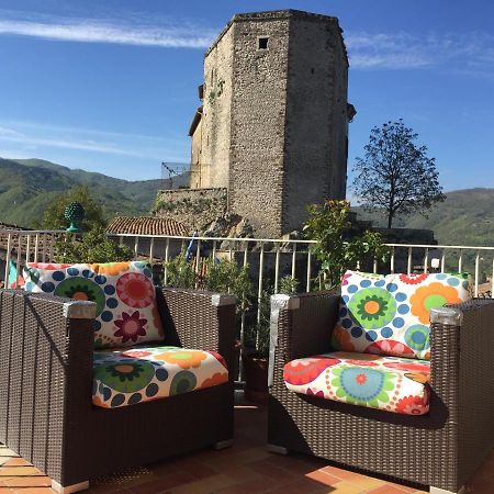 Stanza Privata In Attico Con Terrazza - Lakeholiday It Castel di Tora Exterior photo